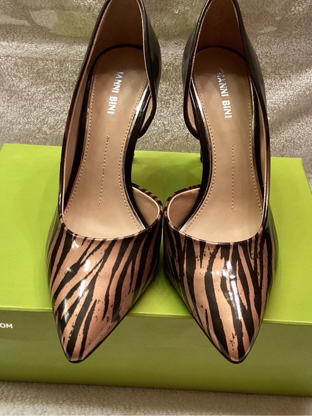 Gianni Bini Black and Tan Zebra-Print Pointed Heels size 9M NEW